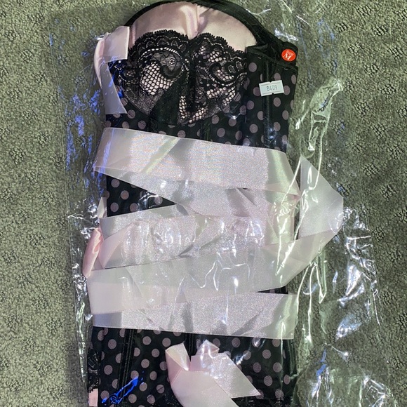 New! Strapless Polka Dot Belted Corset. Size Medium Pink Black - Picture 2 of 2